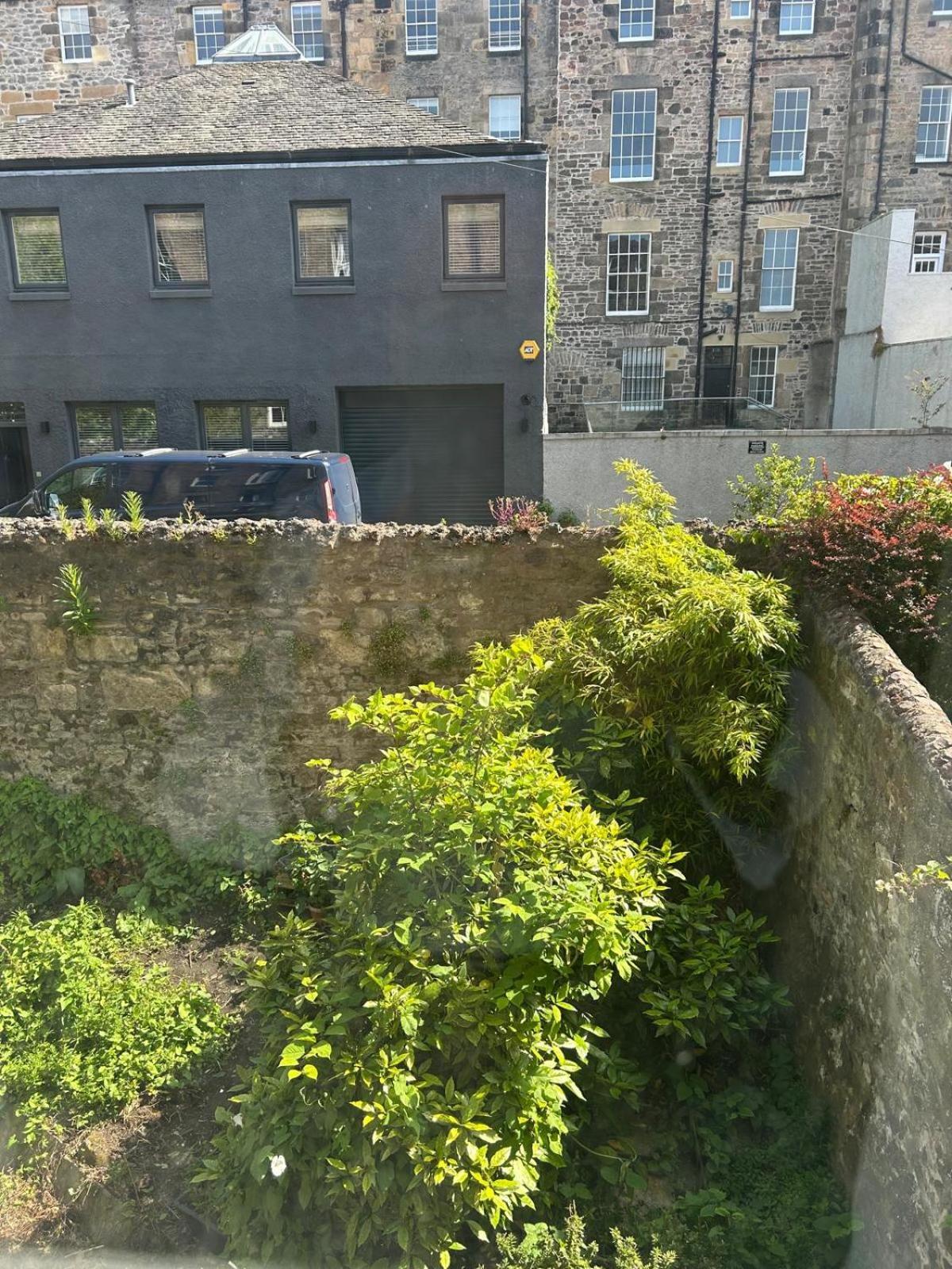 Appartement Central, Cafe Society Around The Corner, Barony Street